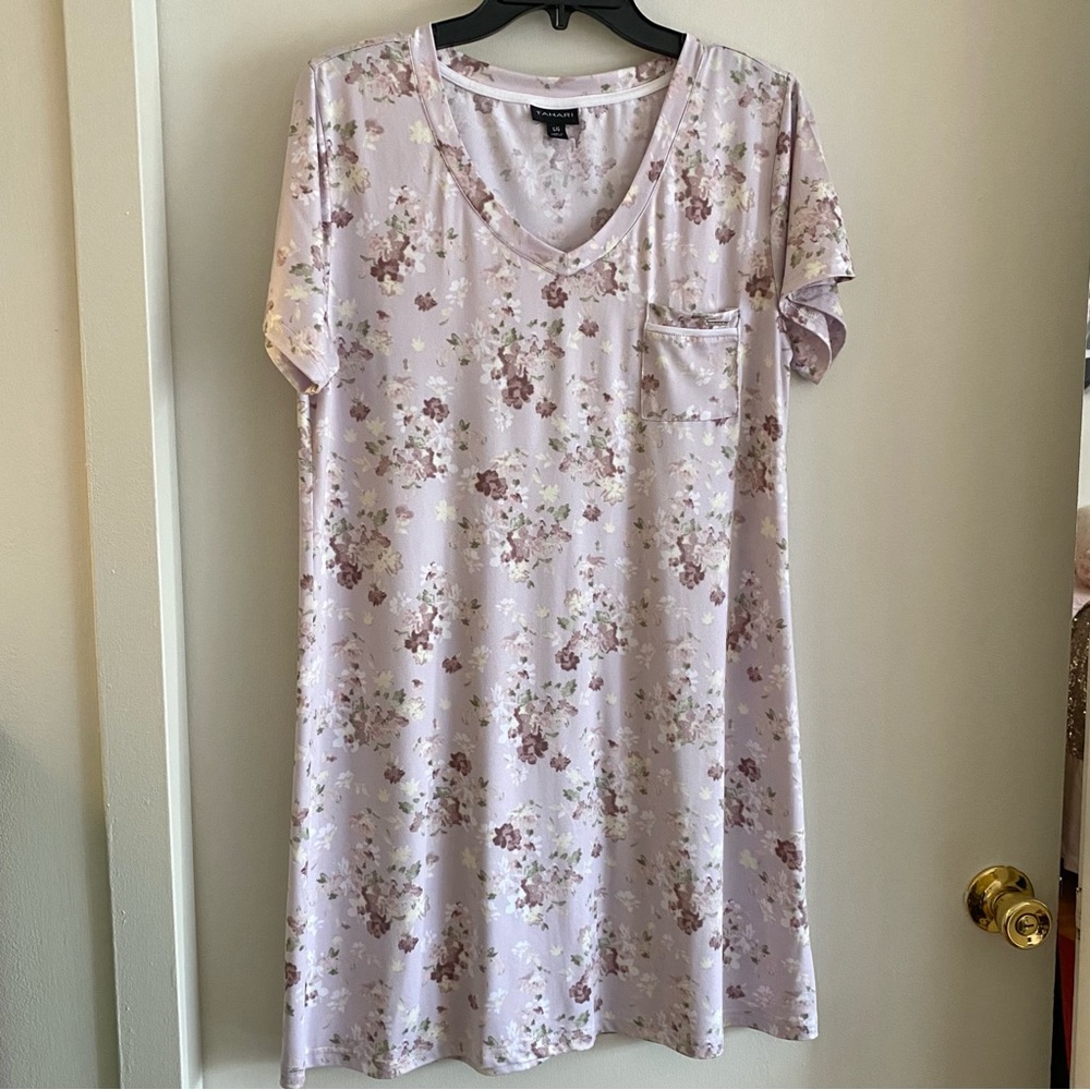 Tahari night dress. Size Large.